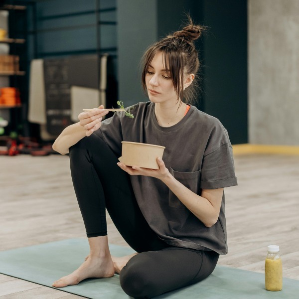 how can a woman live a healthy life