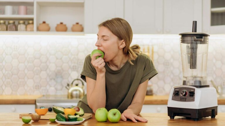 9 Healthy Eating Tips for Women: Your Perfect Daily Diet Plan